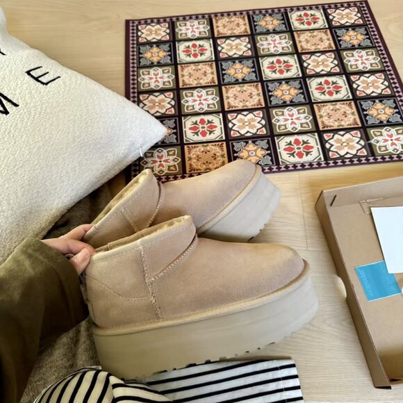 UGG Classic Ultra Mini Platform Boot - Picture 4 of 6